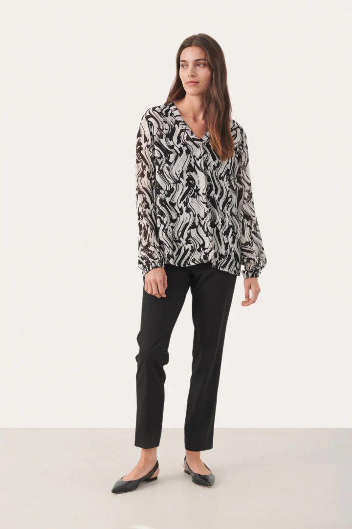 Blouse fluide à motif abstrait – Image 4