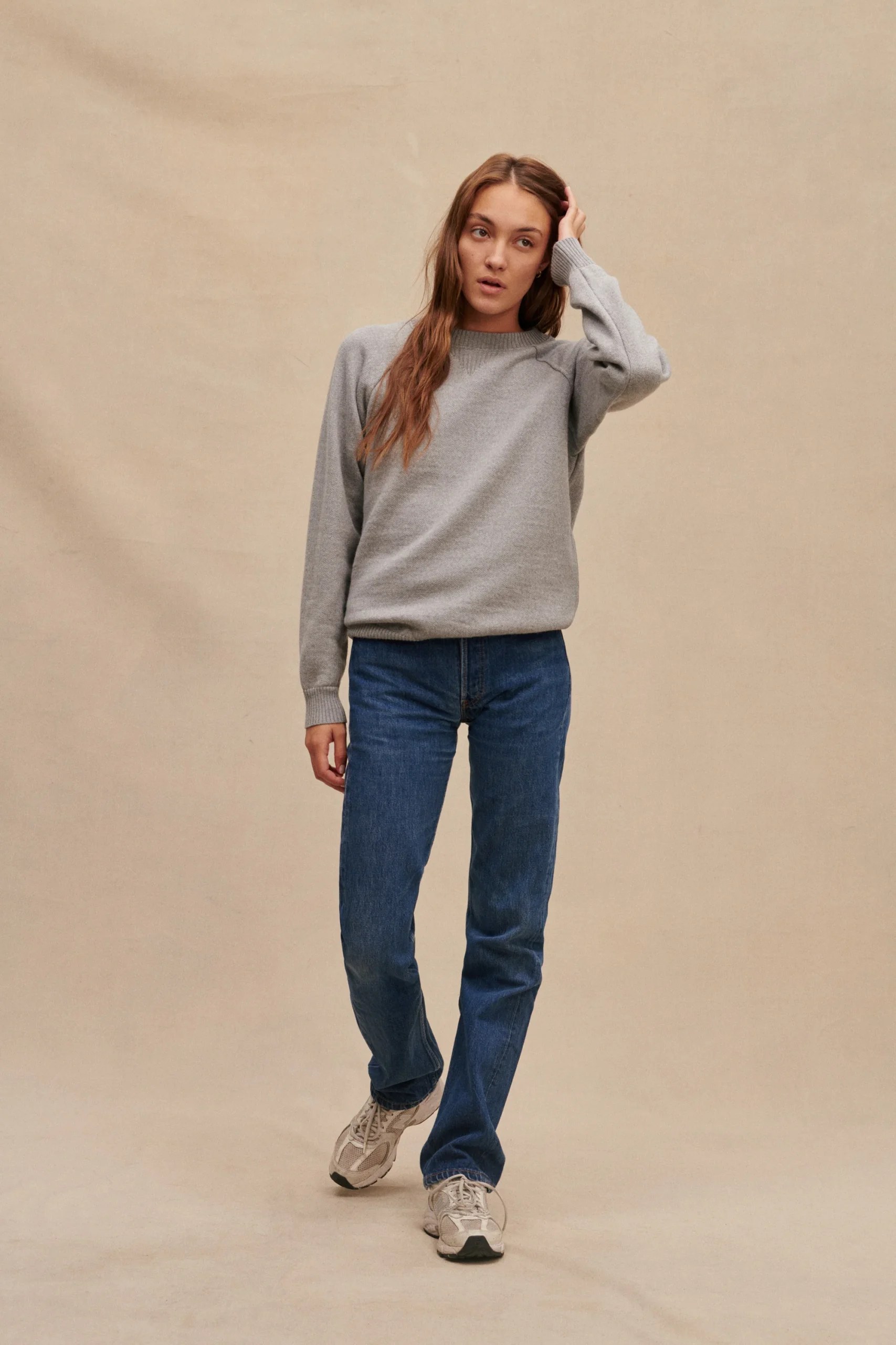 Sweat gris chiné en laine mérinos pour femme – Image 3