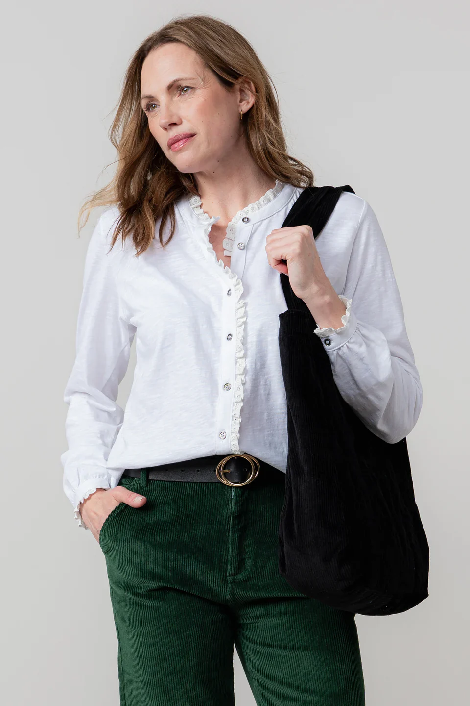 Blouse en coton bio à col volanté et broderie – Image 2