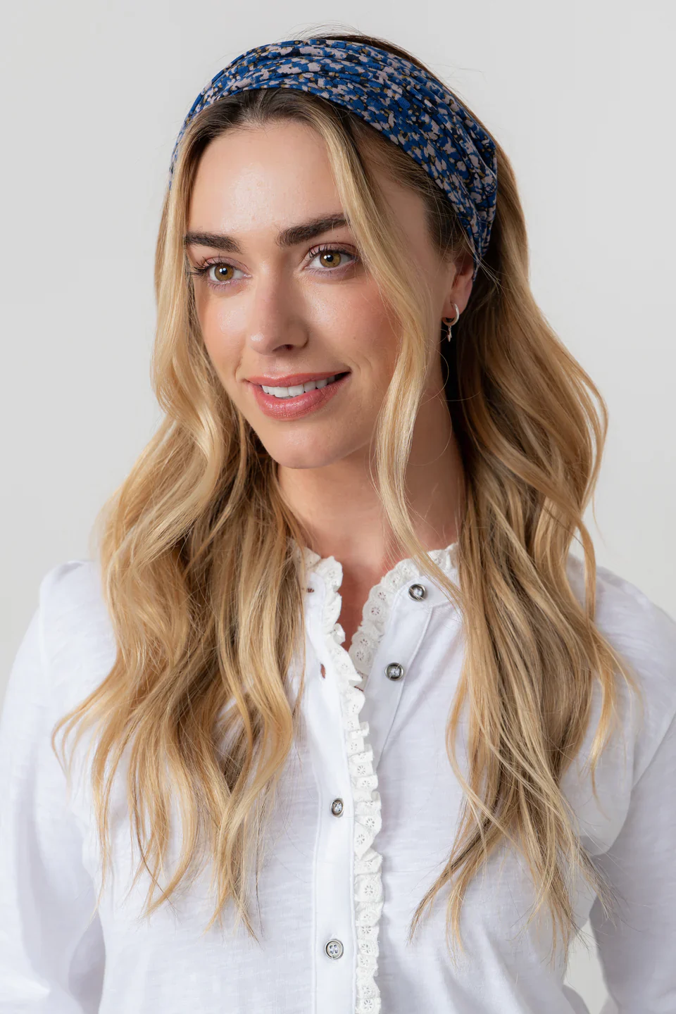Blouse en coton bio à col volanté et broderie – Image 6