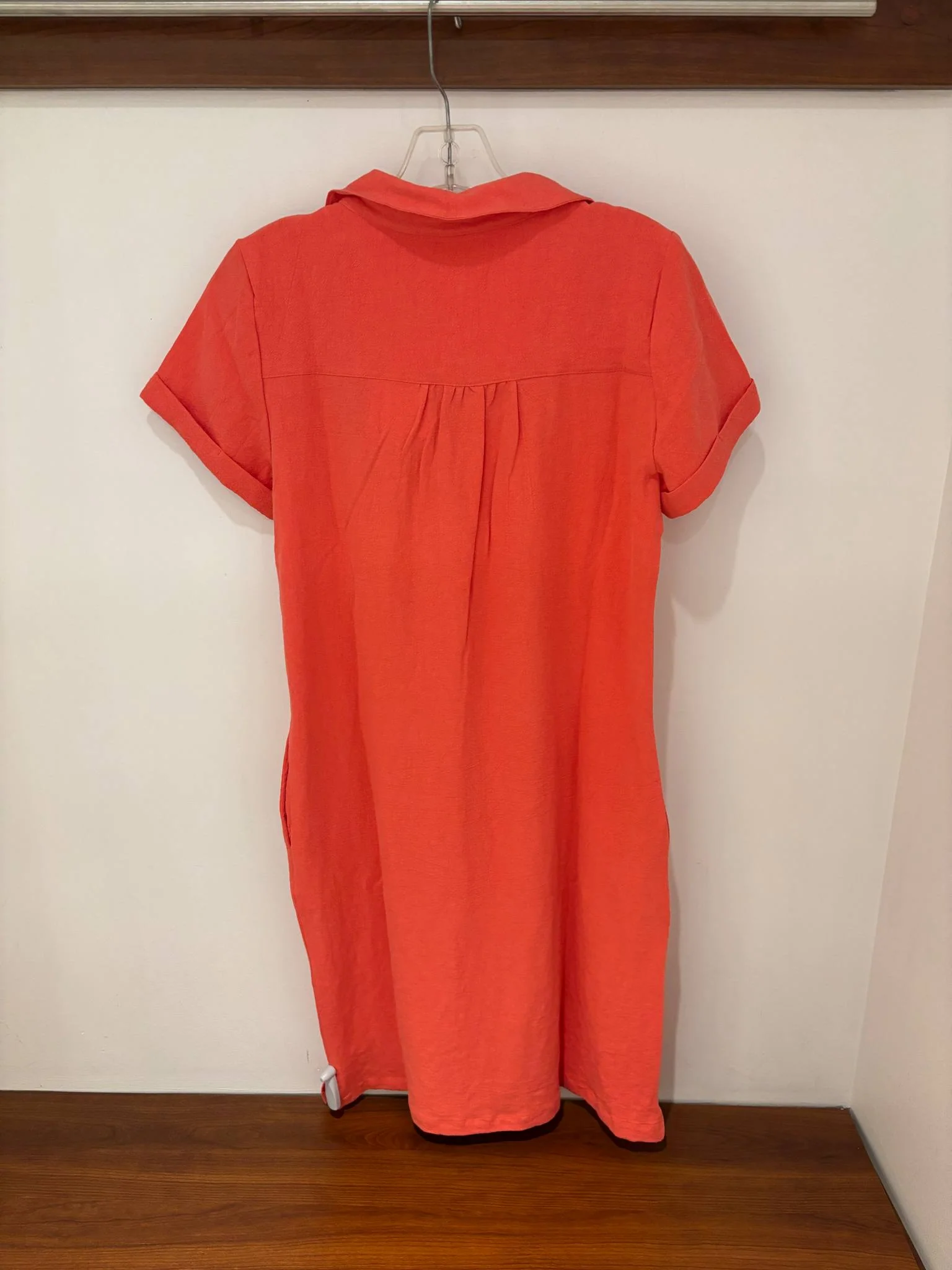 Robe en lin à poches latérales – Image 2
